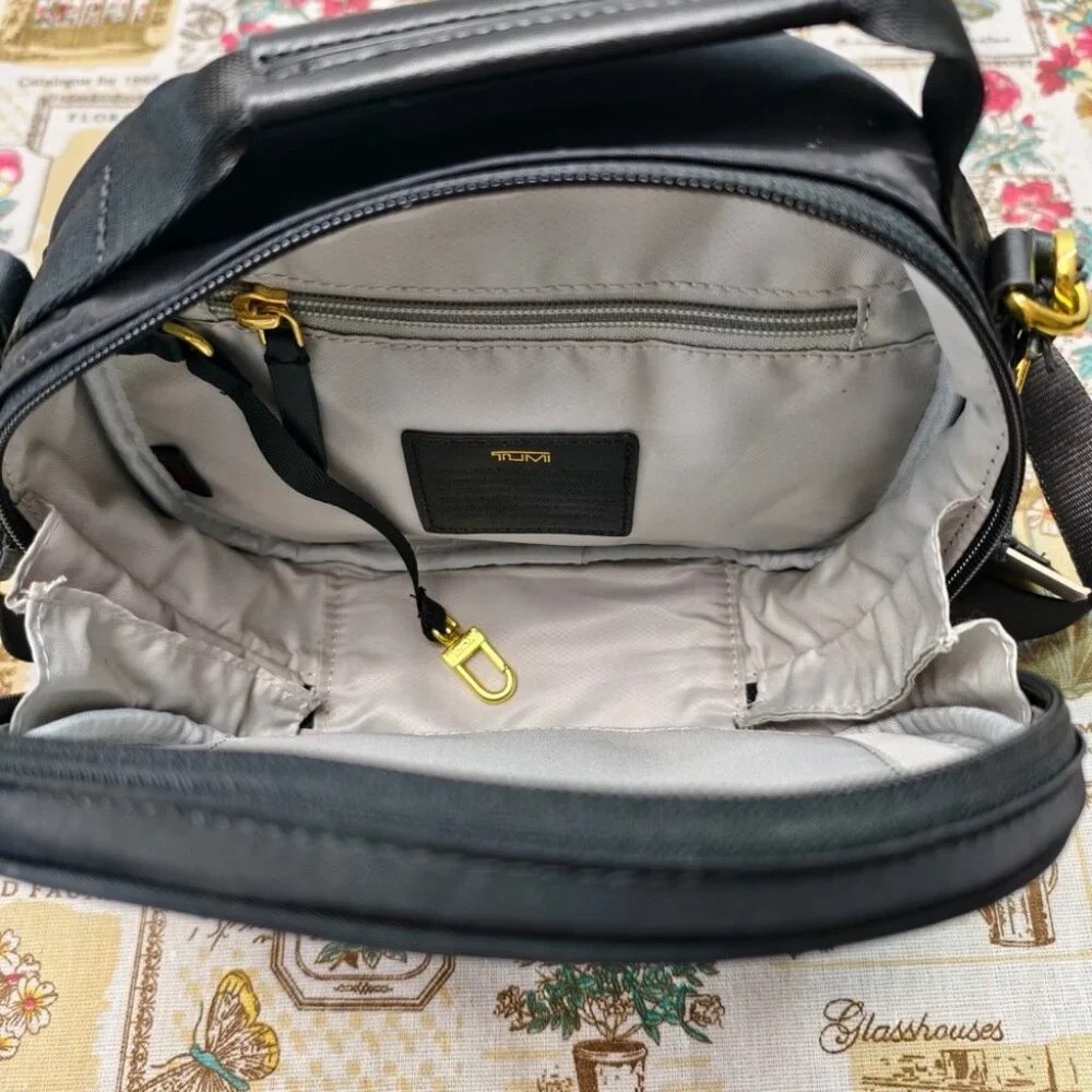 🖤 TUMI Black Nylon Crossbody Purse Gold Tone Hardware Pristine - Picture 5 of 6
